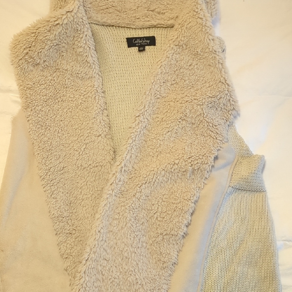 CoffeeShop Cream Fleece Vest
